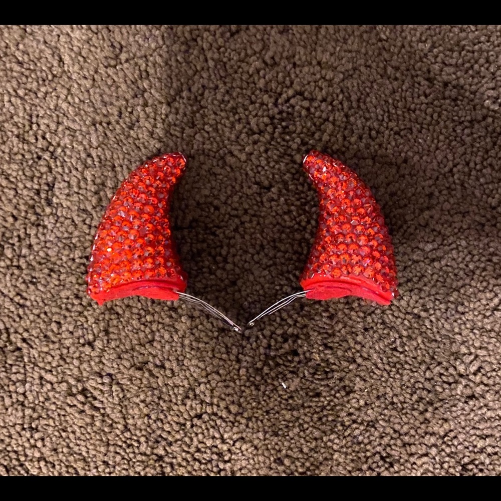 Devil Horn Clips